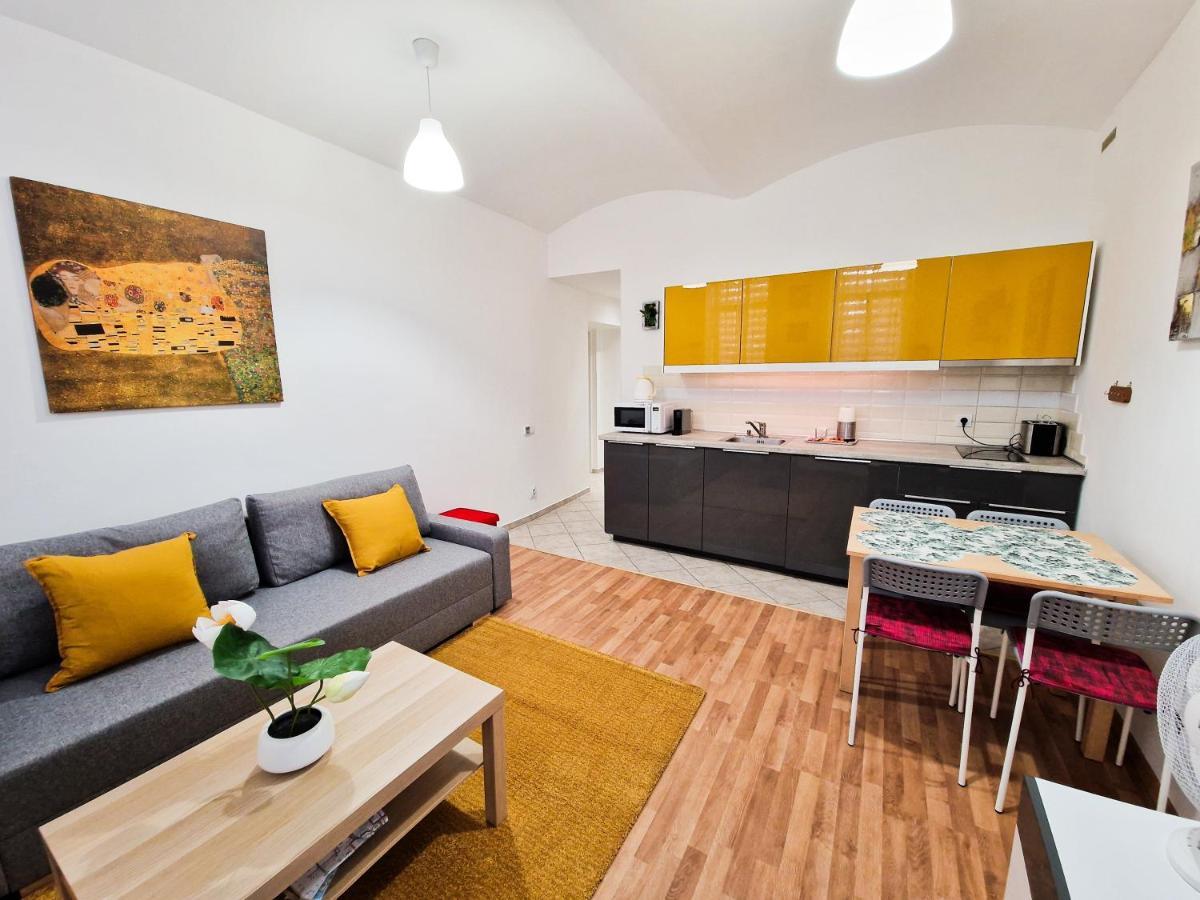 Ground Floor Apartment Prague Luaran gambar