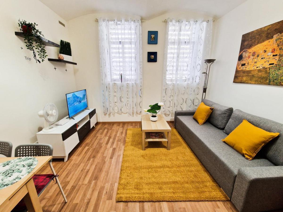 Ground Floor Apartment Prague Luaran gambar